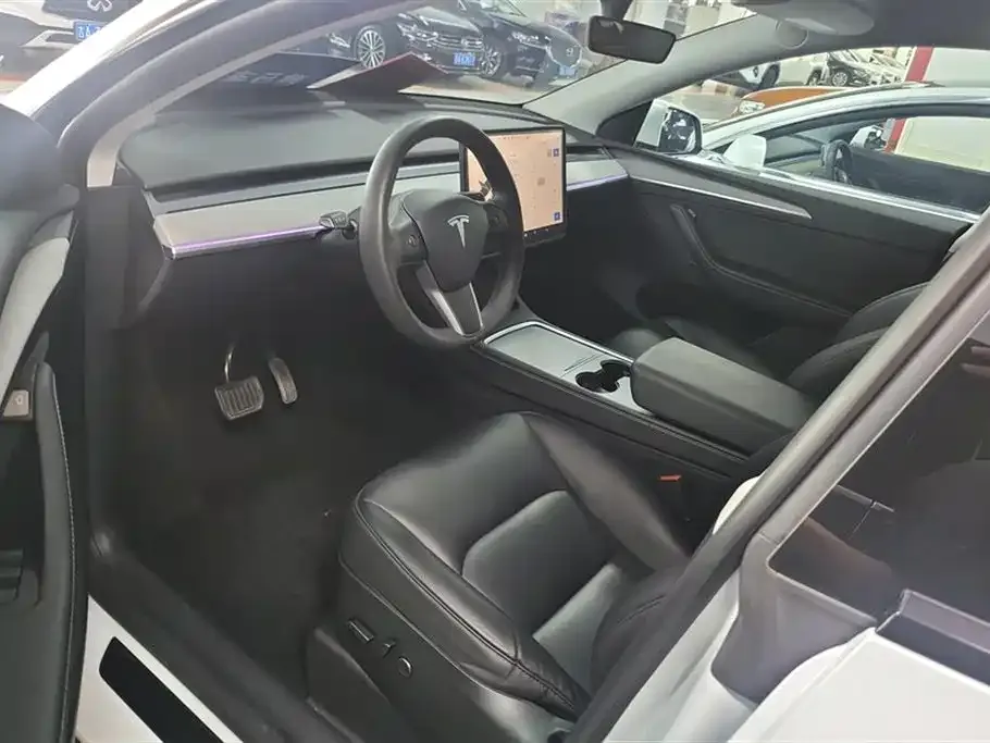 Tesla Model Y — фото 2