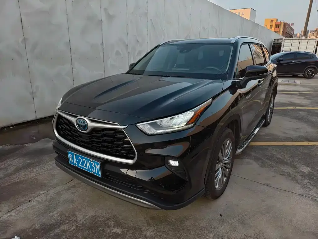 Toyota Highlander — фото 1