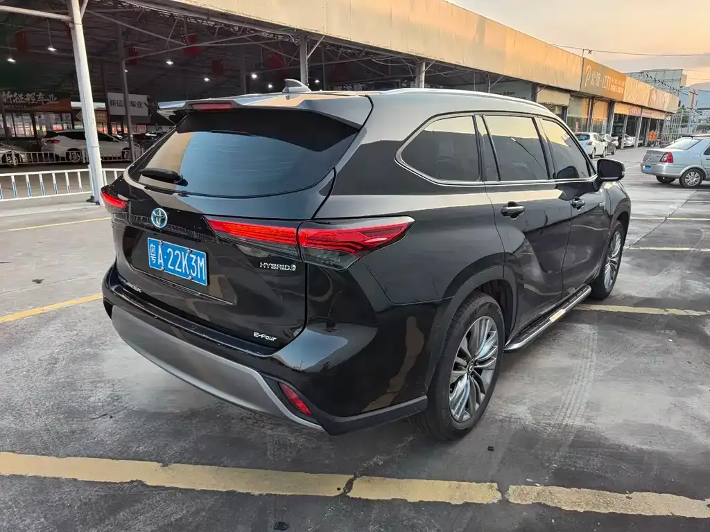 Toyota Highlander — фото 10