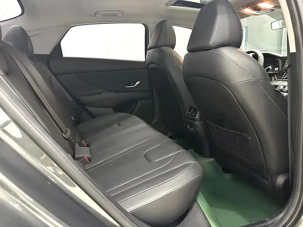 Hyundai Elantra — фото 6
