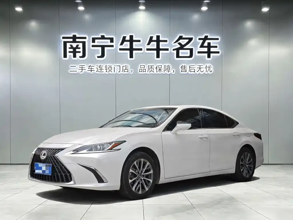 Lexus ES — фото 1