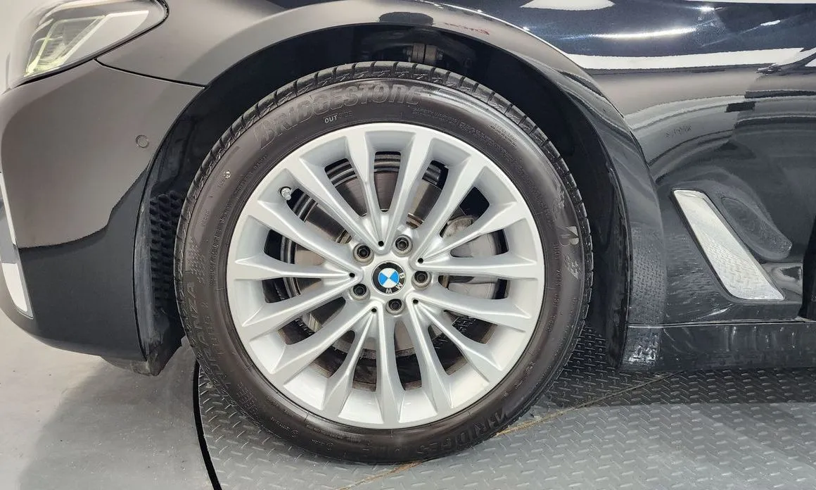 BMW 5-Series 2023 из KR, фото 9