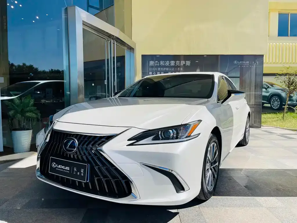 Lexus ES — фото 1