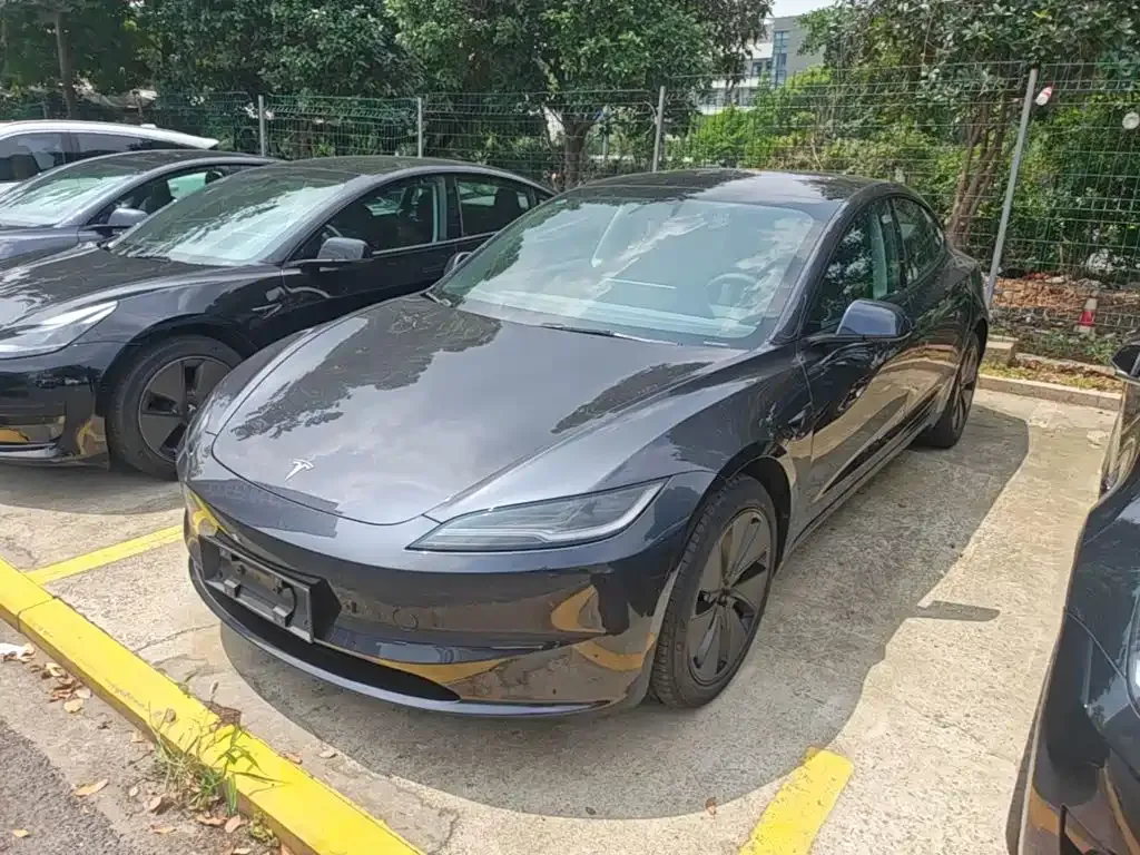 Tesla Model 3 — фото 10