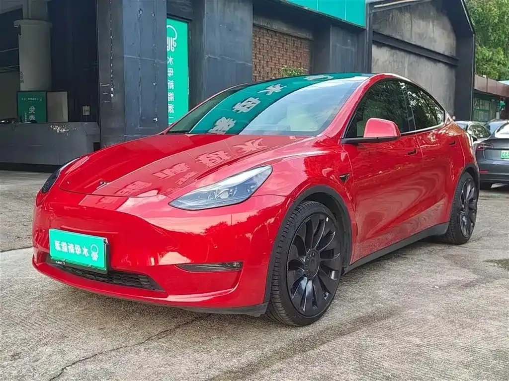 Tesla Model Y — фото 1