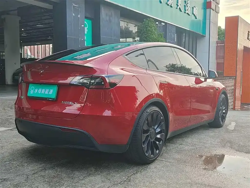 Tesla Model Y — фото 5