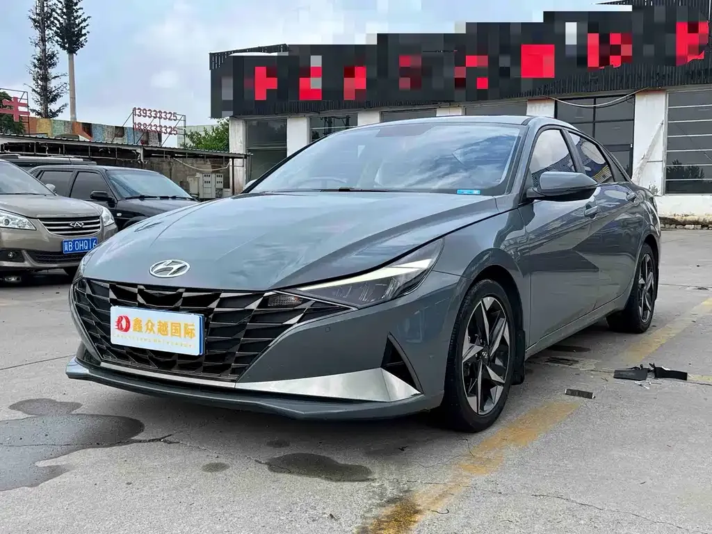Hyundai Elantra — фото 1