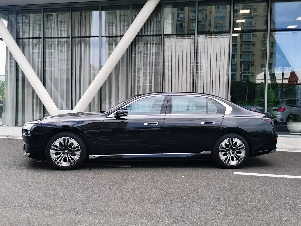 BMW i7 2025 из CN, фото 9