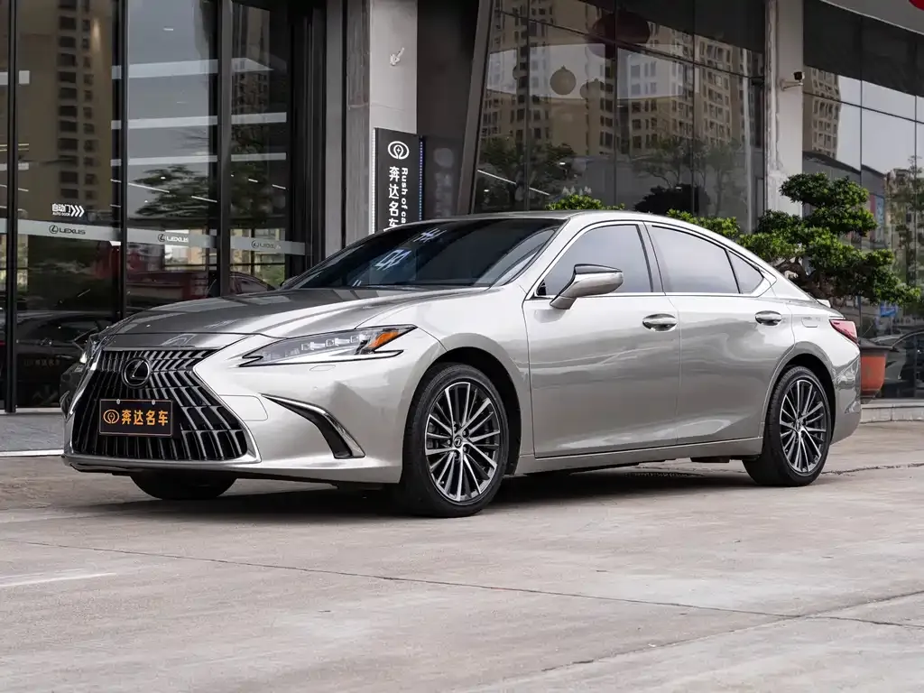 Lexus ES — фото 1
