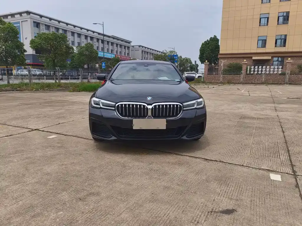BMW 5 Series — фото 1