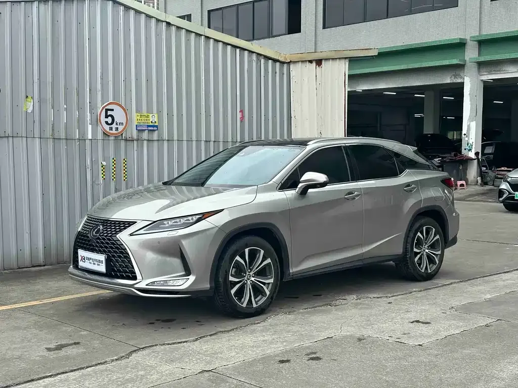 Lexus RX — фото 1
