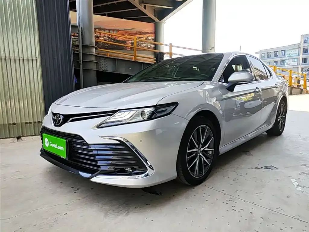 Toyota Camry — фото 5
