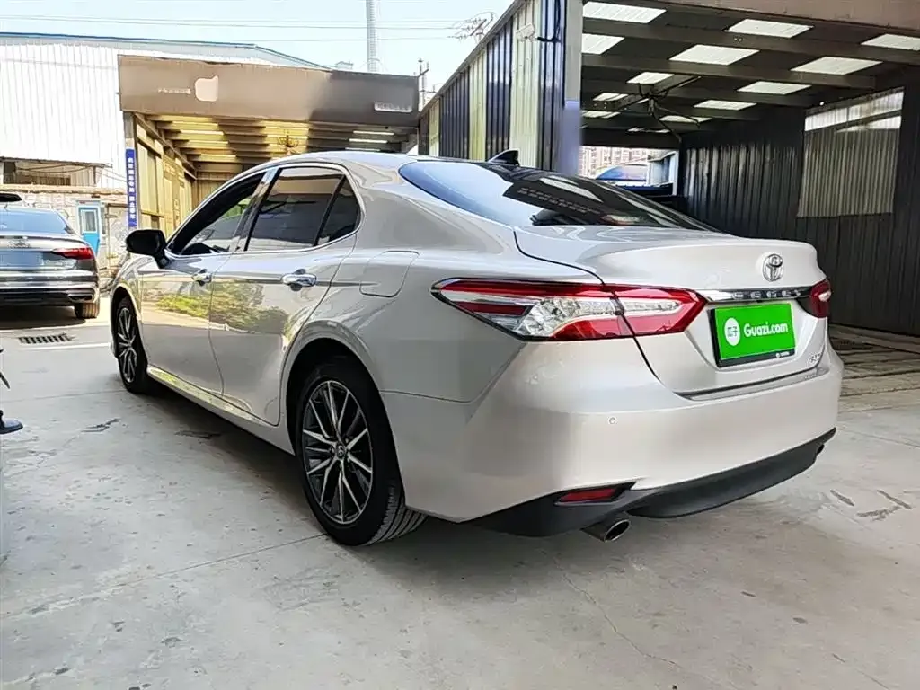 Toyota Camry — фото 3