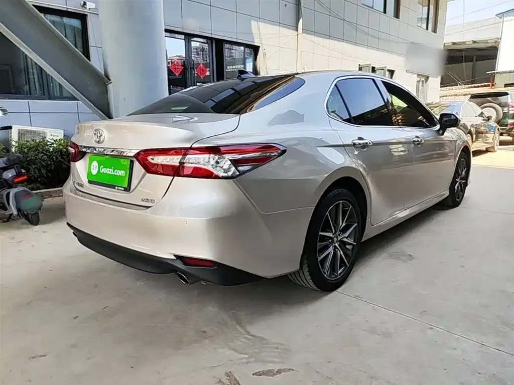 Toyota Camry — фото 9