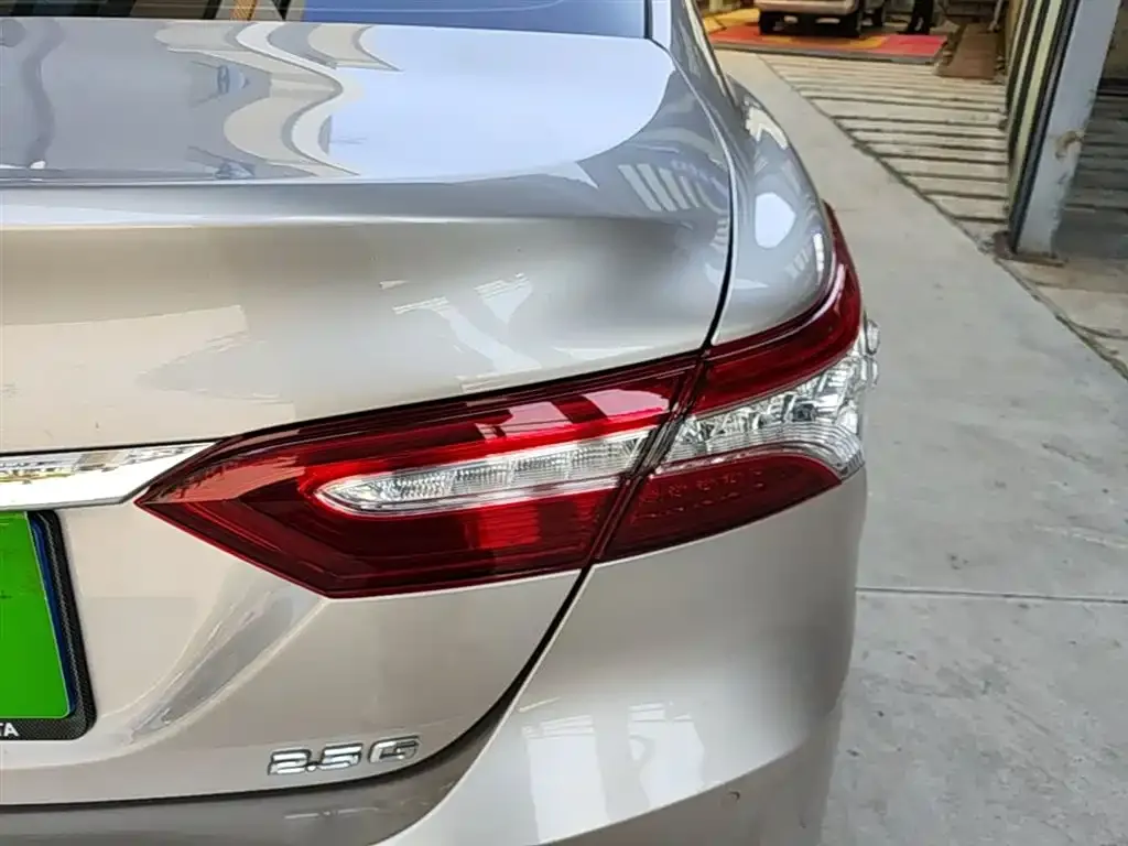 Toyota Camry — фото 8