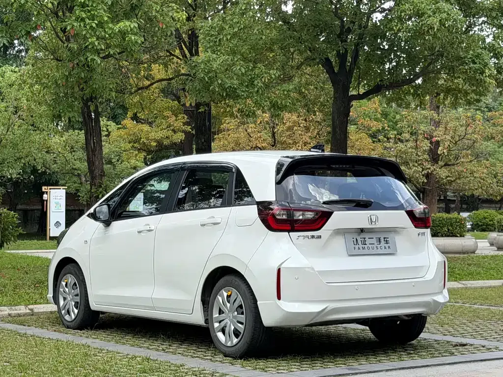 Honda Fit — фото 5
