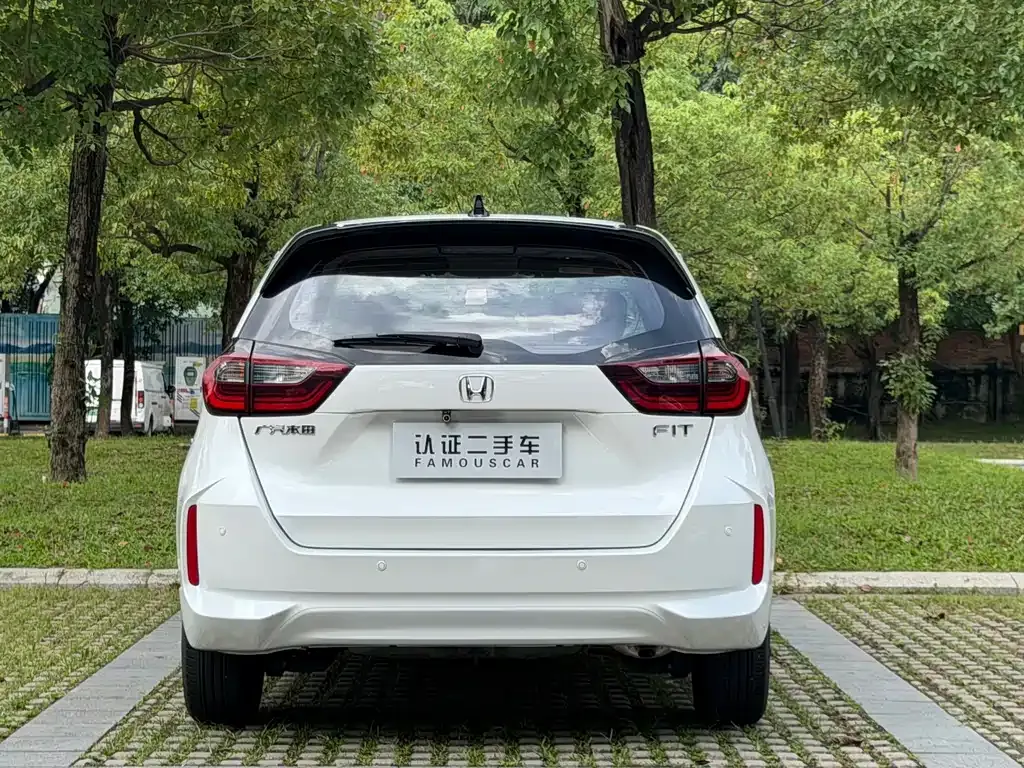 Honda Fit — фото 8