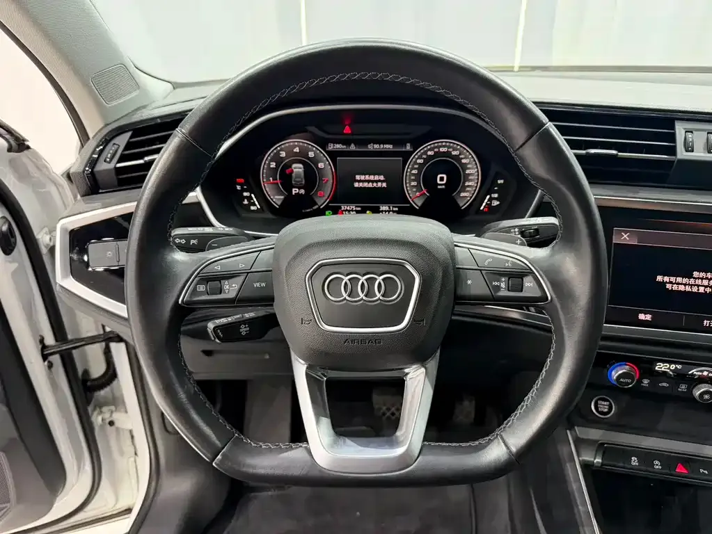 Audi Q3 — фото 10