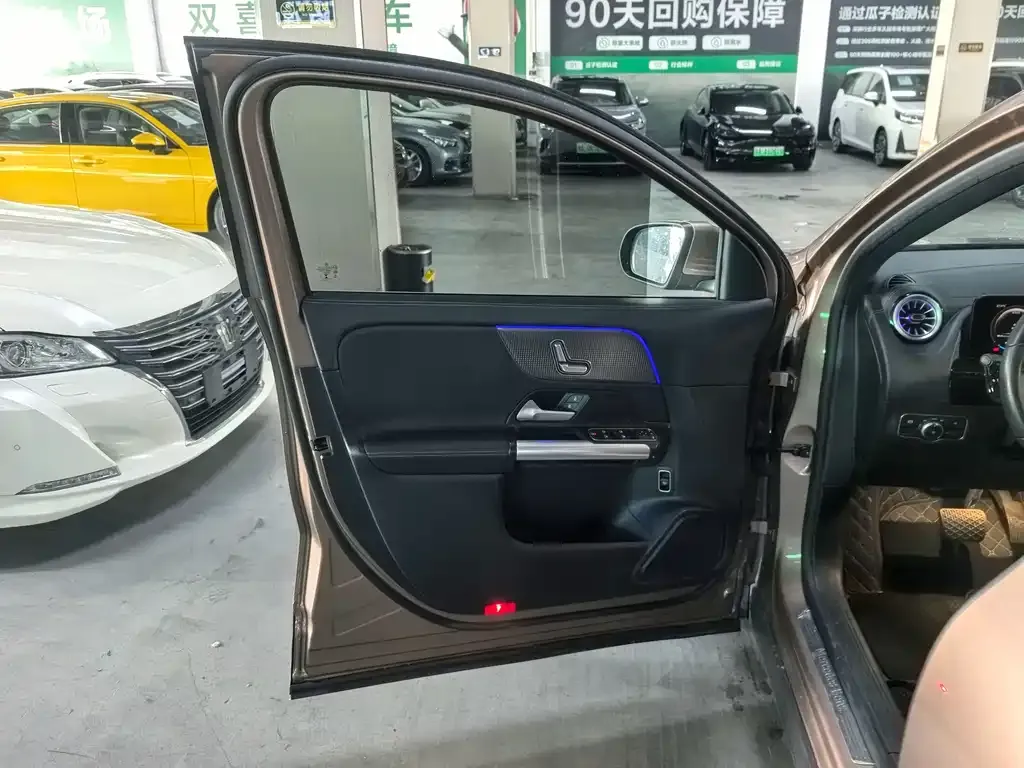 Mercedes-Benz EQA 2024 из CN, фото 2