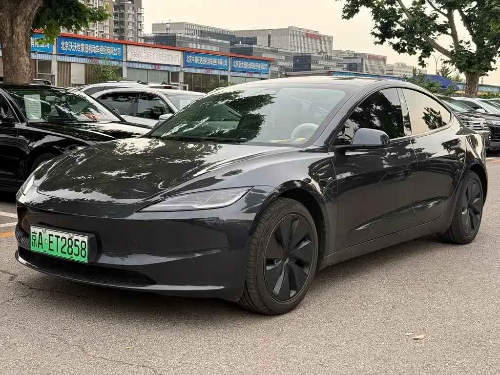 Tesla Model 3 — фото 1
