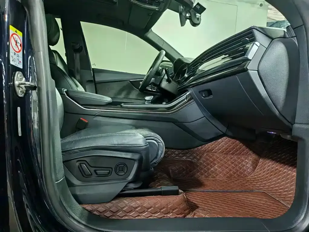 Audi Q8 2021 из CN, фото 3