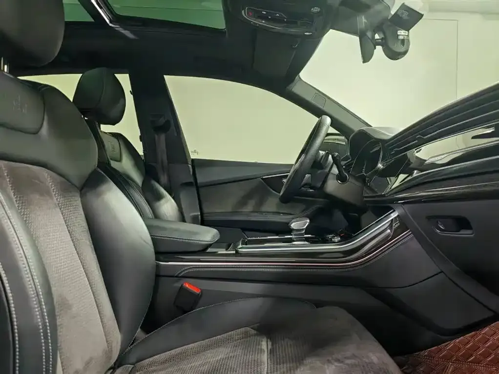 Audi Q8 2021 из CN, фото 9