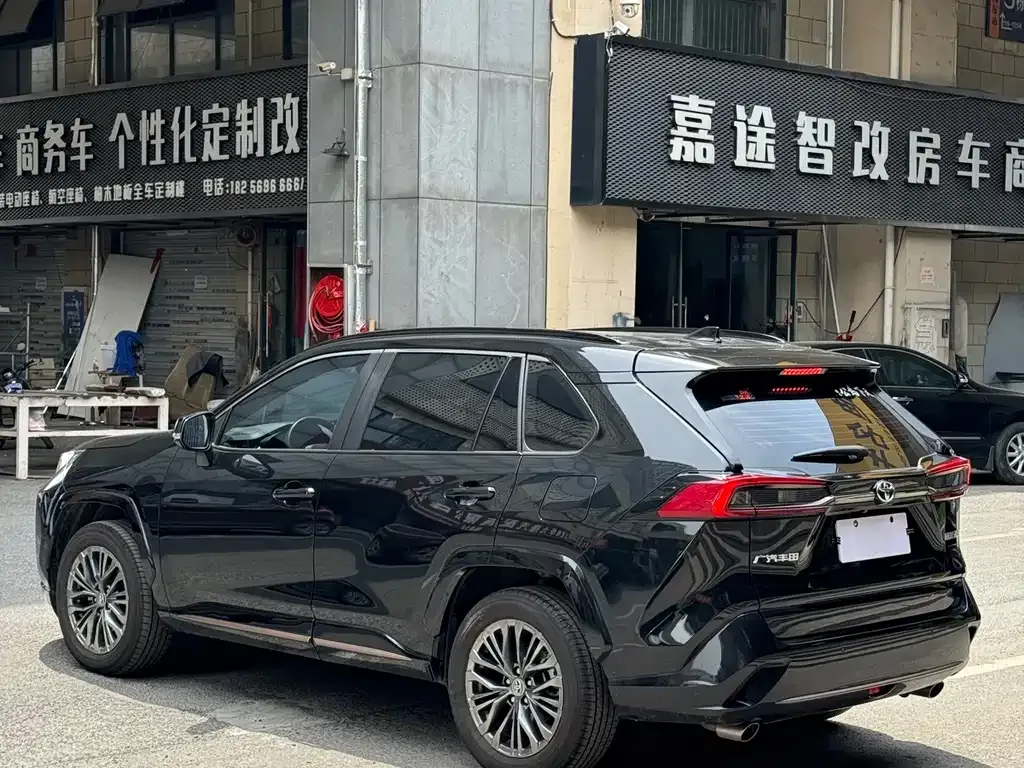 Toyota Wildlander — фото 10