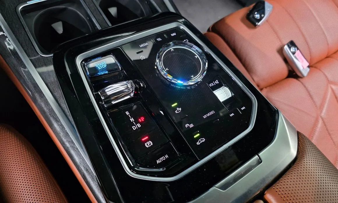 BMW i7 2023 из KR, фото 7
