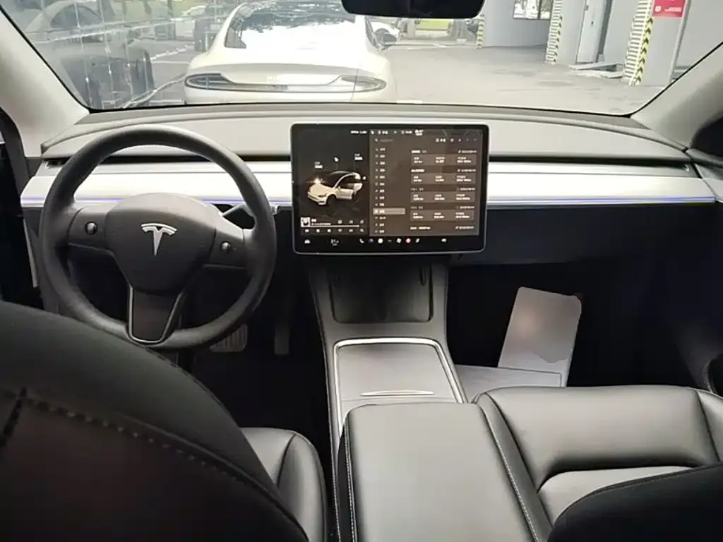 Tesla Model Y — фото 2