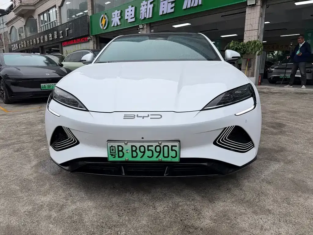 BYD Seal — фото 1