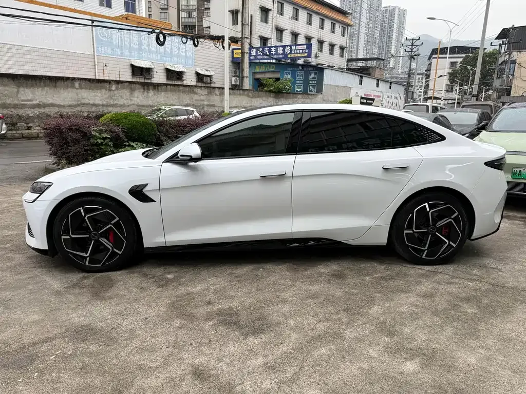 BYD Seal — фото 8