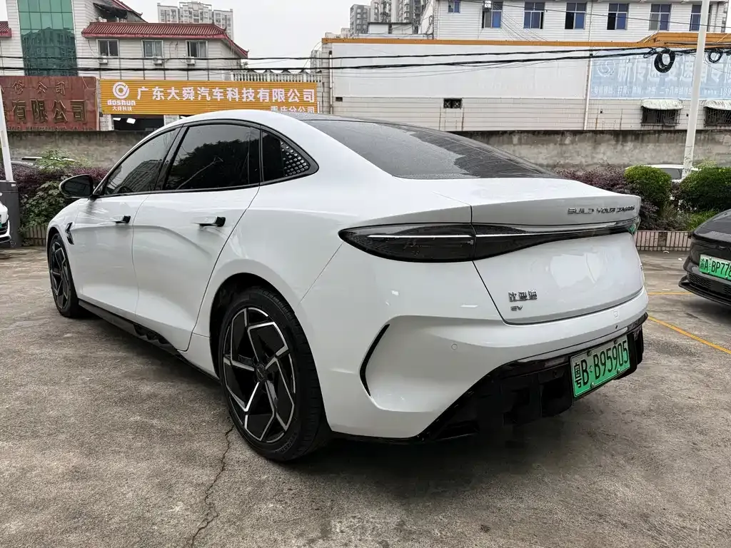 BYD Seal — фото 10