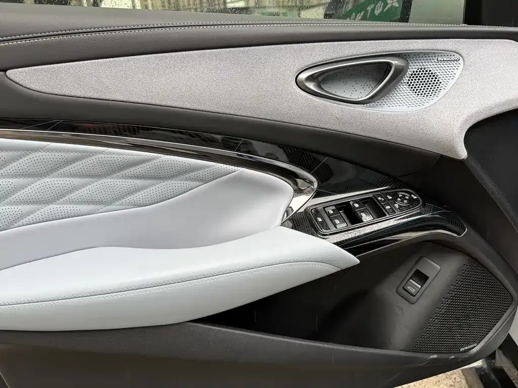 BYD Seal — фото 2