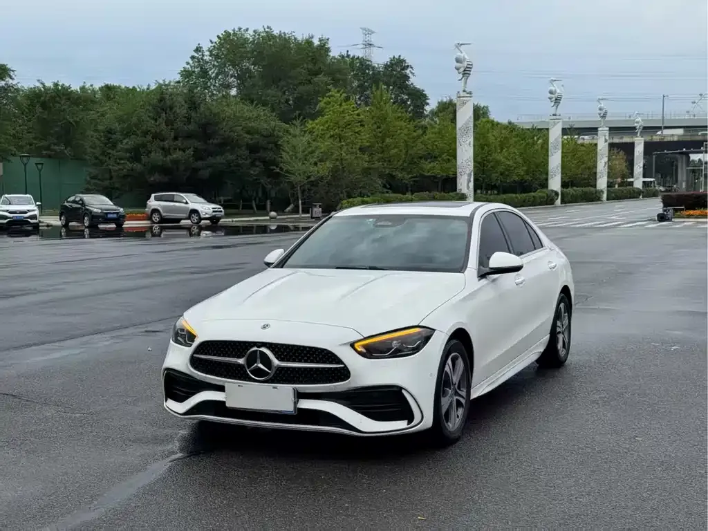 Mercedes-Benz C-Class — фото 1