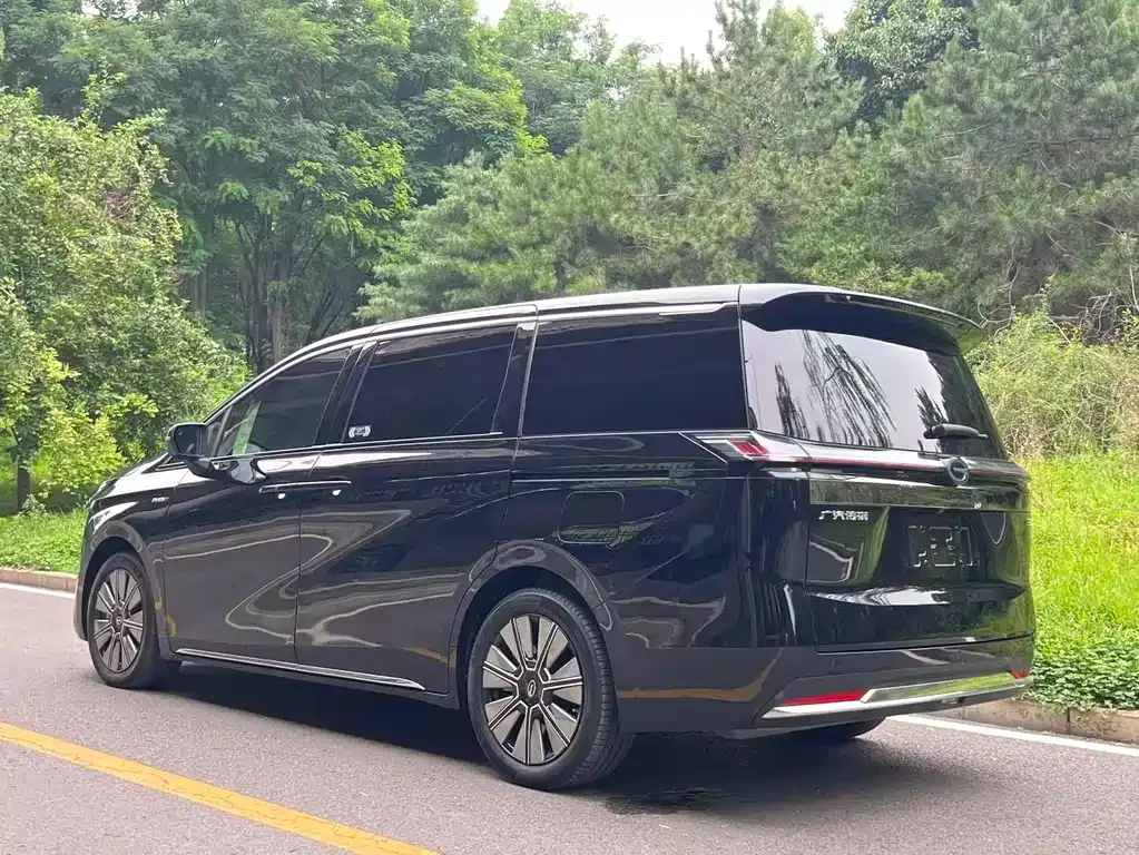 GAC Motor 传祺E8 PHEV — фото 9