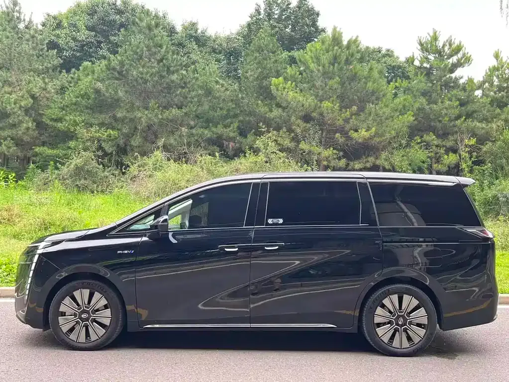 GAC Motor 传祺E8 PHEV — фото 10