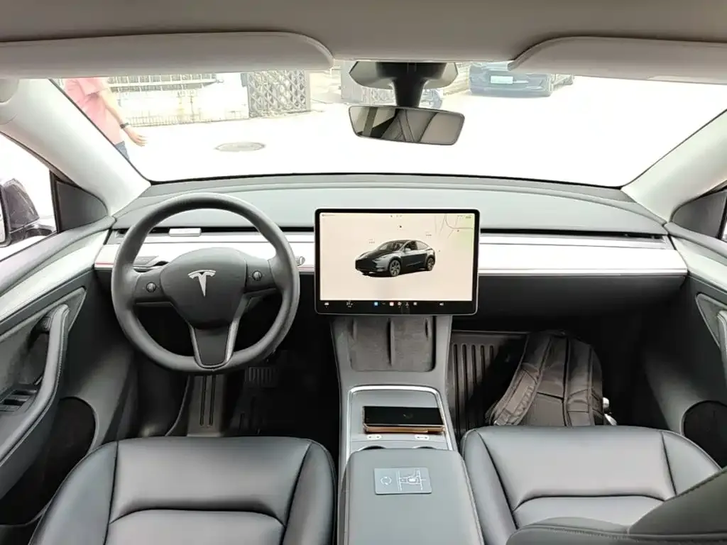Tesla Model Y — фото 4
