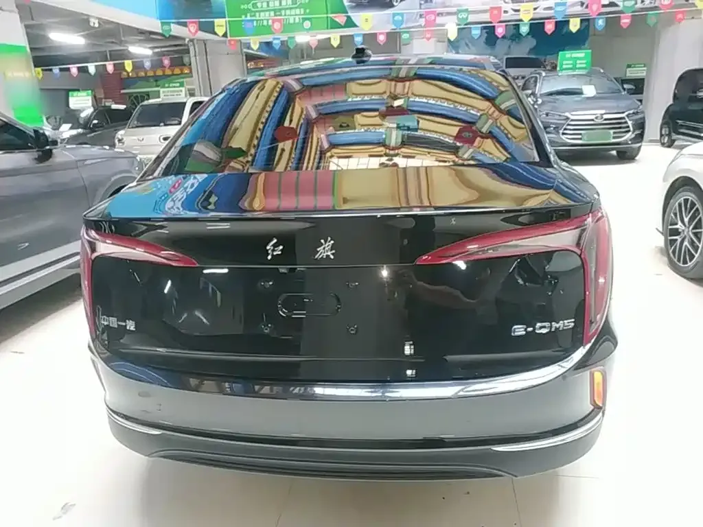 Hongqi E-QM5 — фото 3