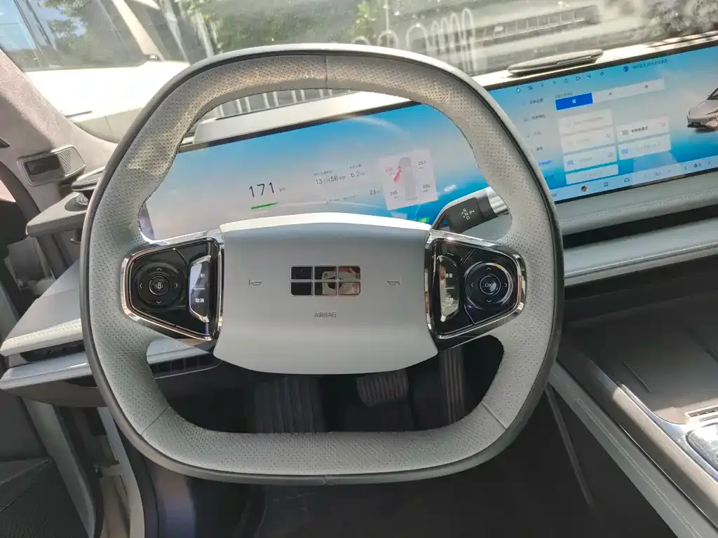 Geely Galaxy E8 — фото 3