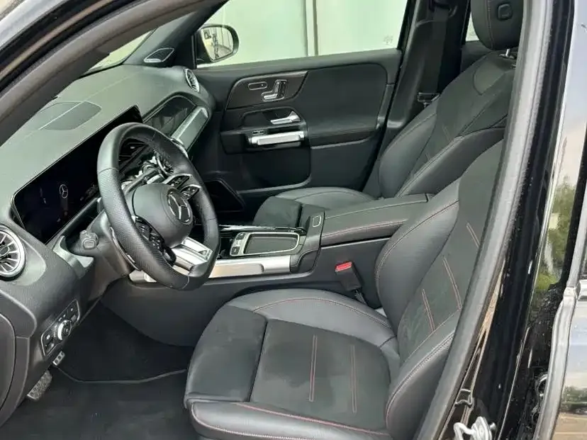 Mercedes-Benz GLB AMG — фото 9