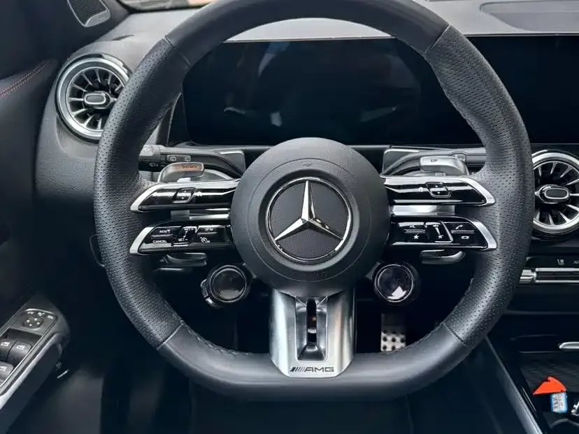 Mercedes-Benz GLB AMG — фото 2
