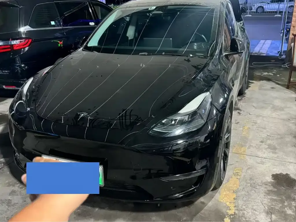 Tesla Model Y — фото 1