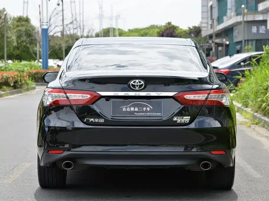 Toyota Camry — фото 10