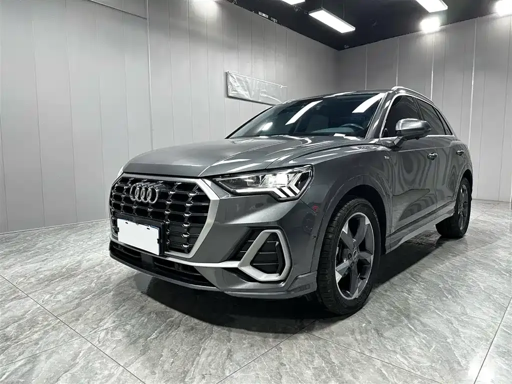 Audi Q3 — фото 1