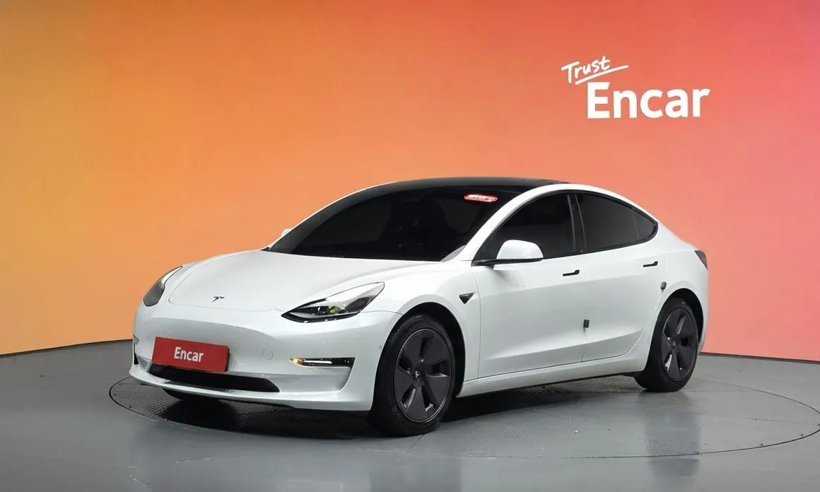 Tesla Model 3 — фото 1
