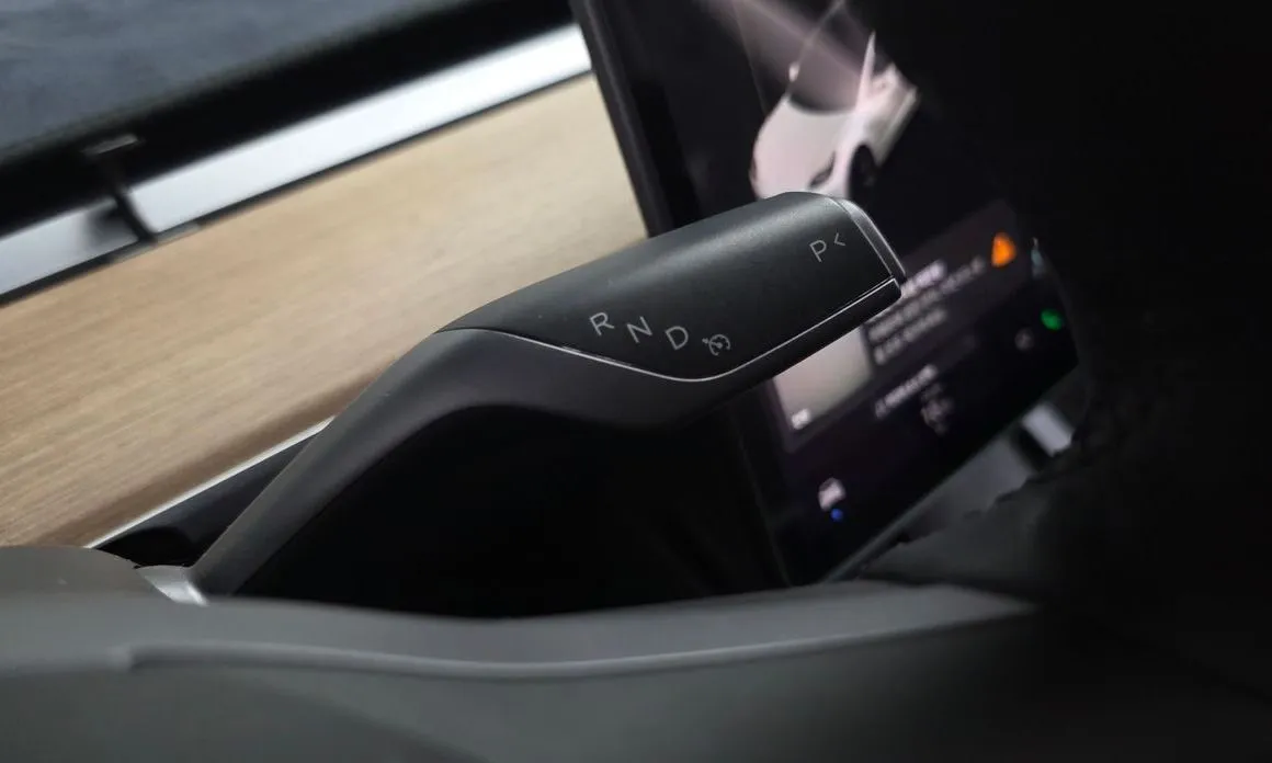 Tesla Model 3 — фото 4