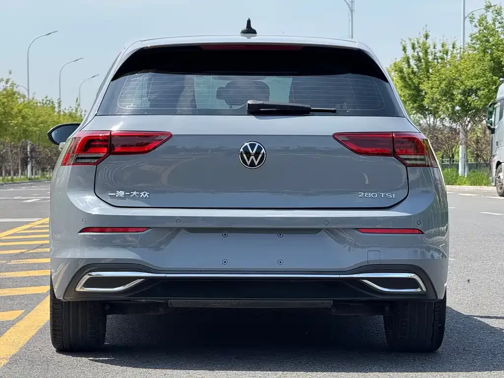 Volkswagen Golf — фото 10