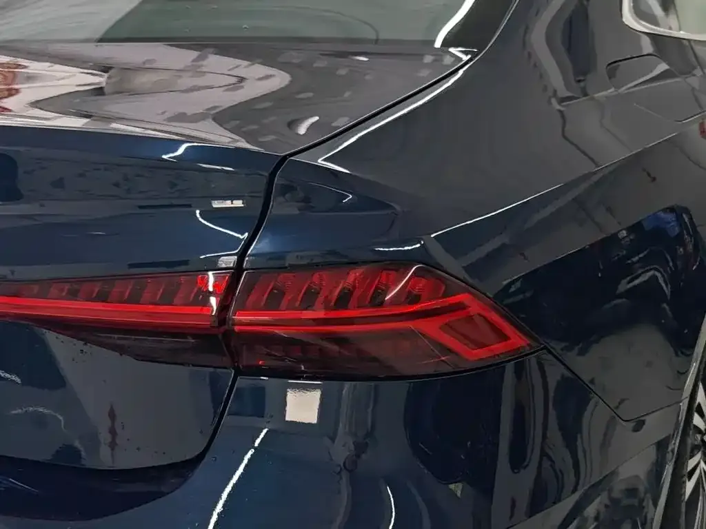 Audi A7L 2024 из CN, фото 8