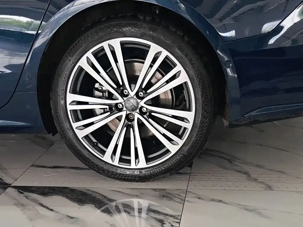 Audi A7L 2024 из CN, фото 4