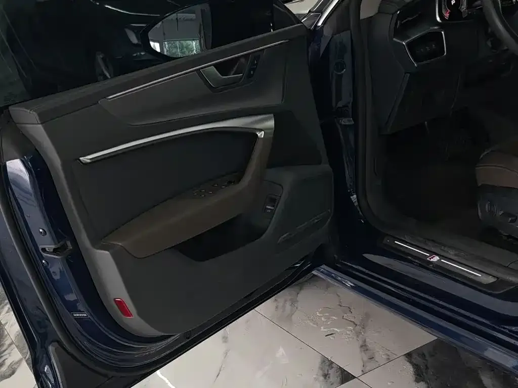 Audi A7L 2024 из CN, фото 2